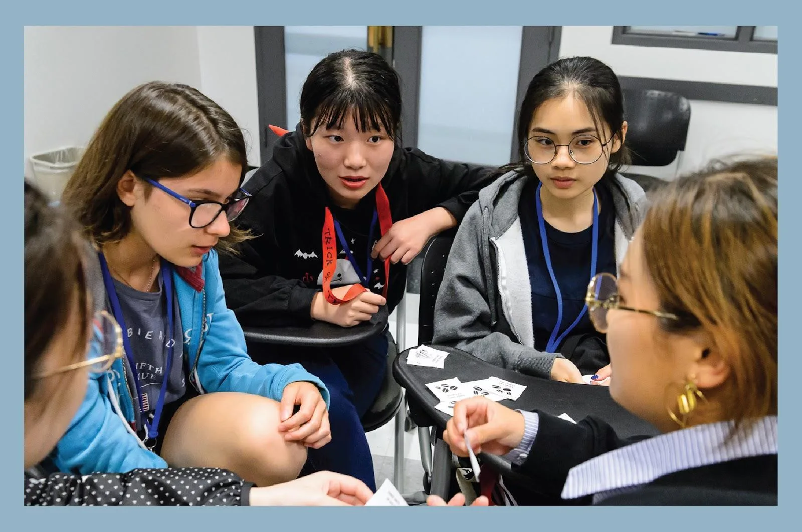 Élèves en activité dans une salle de classe à Toronto